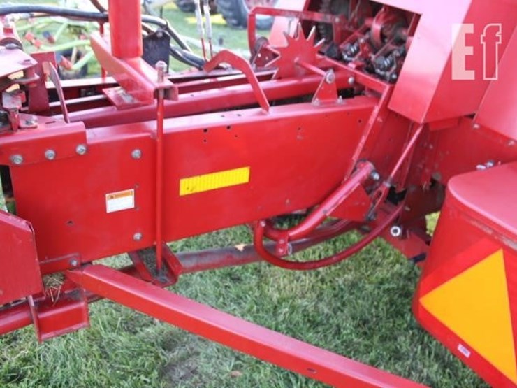 new-holland-570-image-10