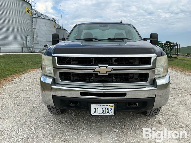 2008-chevrolet-silverado-2500hd-4x4-diesel-pickup-image-2