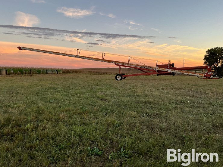 feterl-12x72-auger-w/swing-out-hopper-image-4