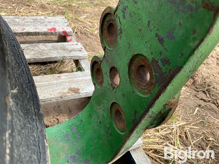 john-deere-2-cyl-tractor-single-front-wheel-assembly-image-8