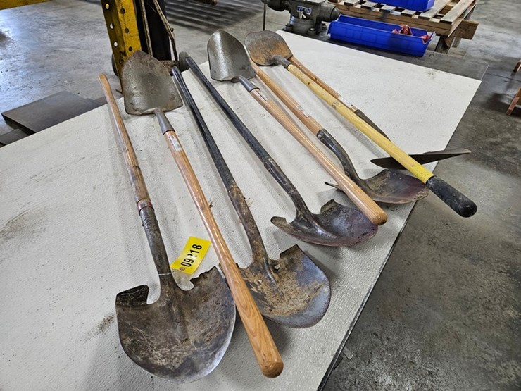 #9218-•-(8)-rack-of-shovels-image-2