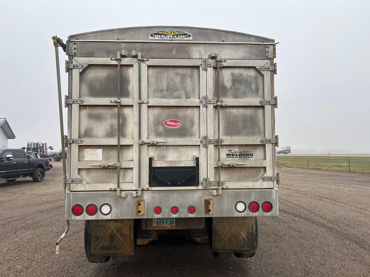 2004-freightliner-columbia-grain-truck-image-7