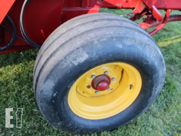 new-holland-570-image-15
