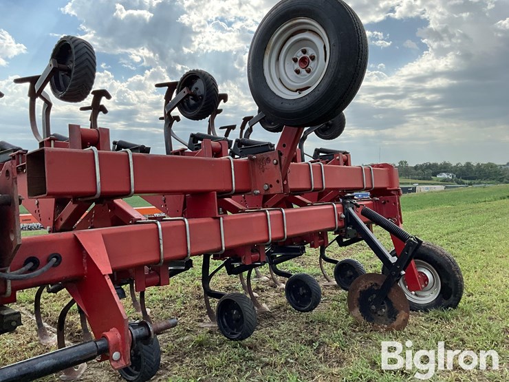 case-1820-16r30”-3-pt-row-crop-cultivator-image-9