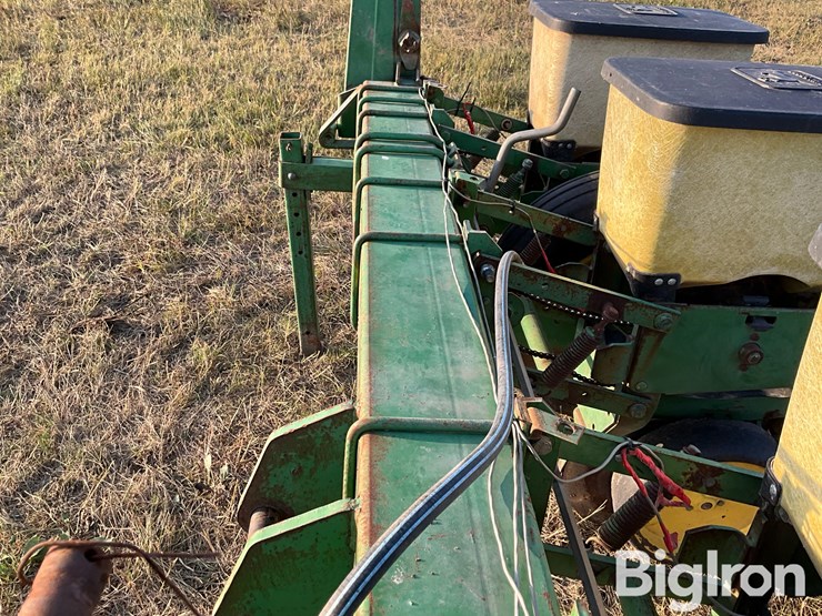 john-deere-7100-6r30”-3-pt-planter-image-17
