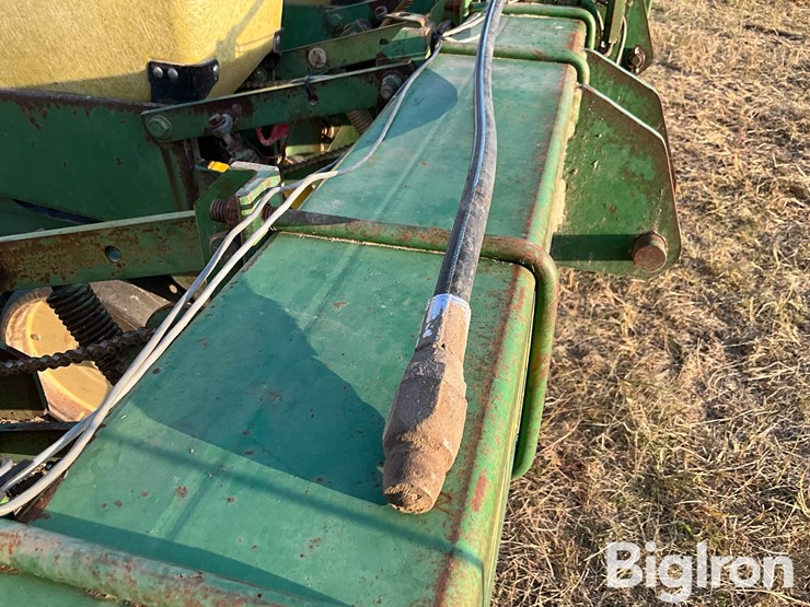 john-deere-7100-6r30”-3-pt-planter-image-15