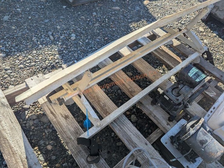 crate-assorted-rv-parts-and-supplies-image-13