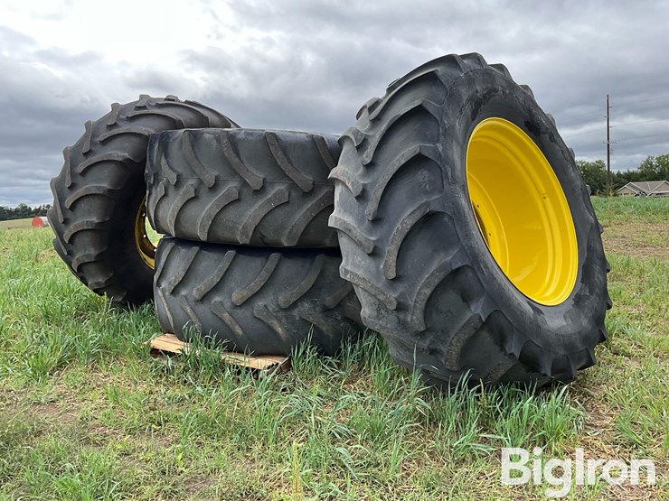 firestone-710/70r42-sprayer-flotation-tires-on-jd/titan-rims-image-5