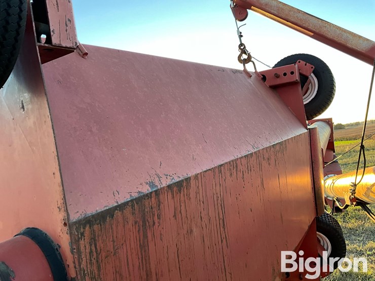 feterl-12x72-auger-w/swing-out-hopper-image-15
