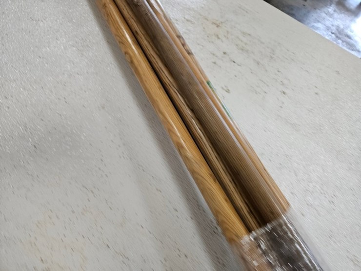#9233-•-bundle-of-wood-shovel-and-broom-handles-image-5