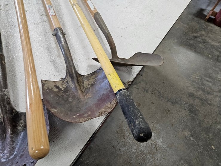 #9218-•-(8)-rack-of-shovels-image-6
