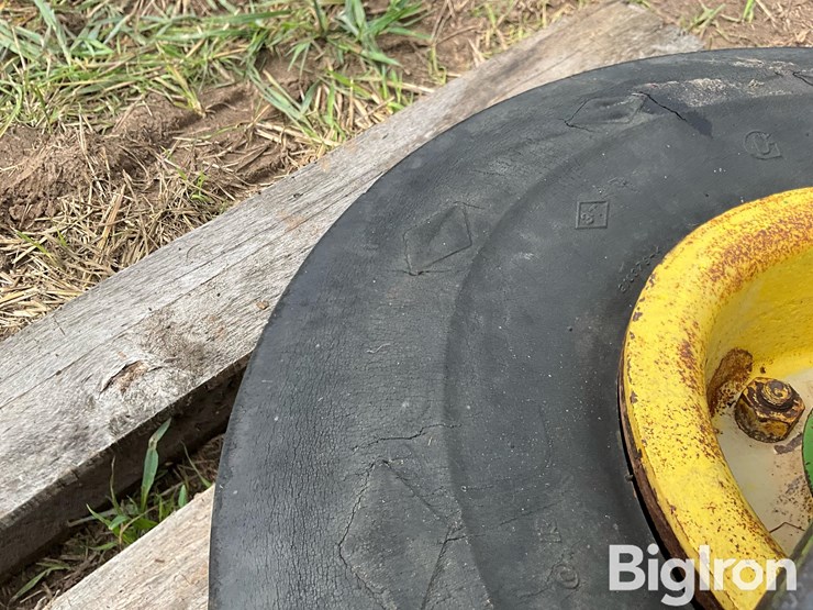 john-deere-2-cyl-tractor-single-front-wheel-assembly-image-13