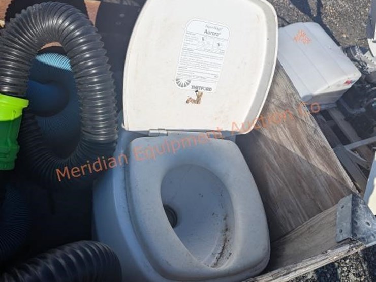 crate-assorted-rv-parts-and-supplies-image-7