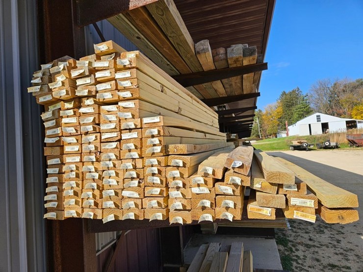 #9272-•-(126)-2"x4"x8'-treated-boards-image-3
