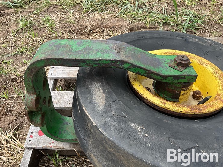 john-deere-2-cyl-tractor-single-front-wheel-assembly-image-9