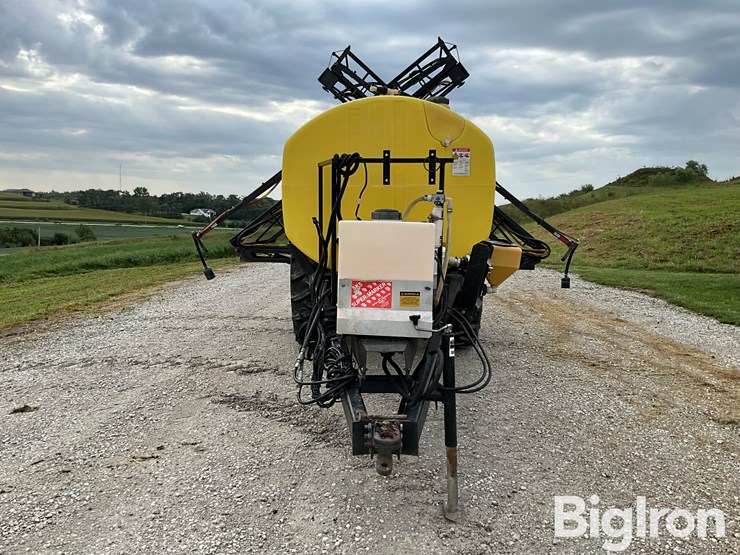 b&b-60’-1000-gal-pull-type-sprayer-image-2