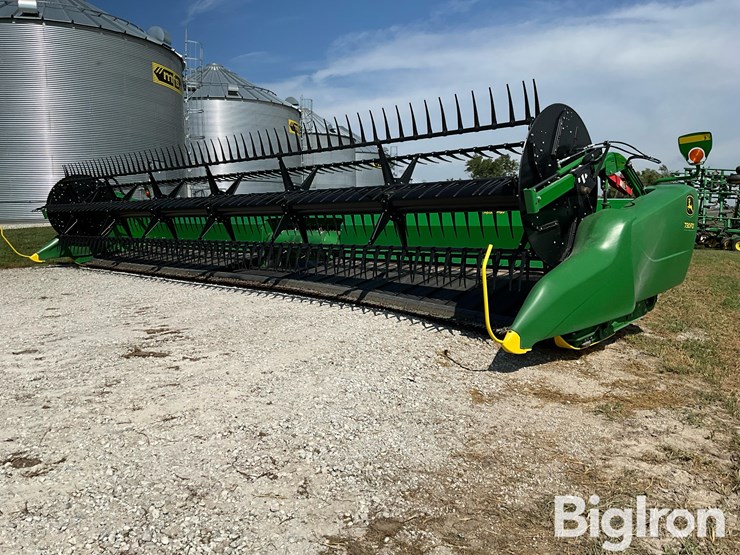 2020-john-deere-730fd-“hydraflex”-draper-header-image-1