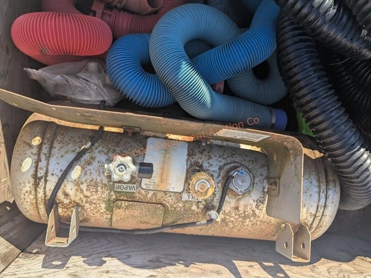 crate-assorted-rv-parts-and-supplies-image-3