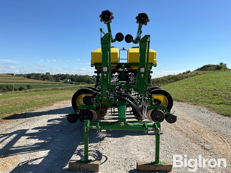 2022-john-deere-1775nt-maxemerge-5-ccs-16r30”-planter-image-2