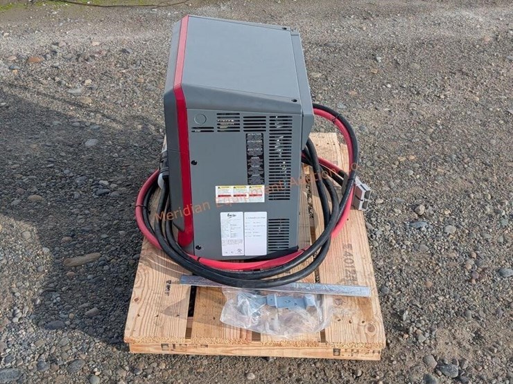 crown-rc5535-35-stand-up-forklift-image-19