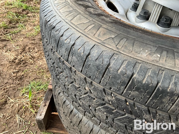 chevrolet-16”-pickup-tires-on-rims-image-19