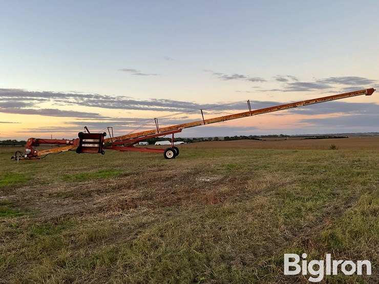 feterl-12x72-auger-w/swing-out-hopper-image-8