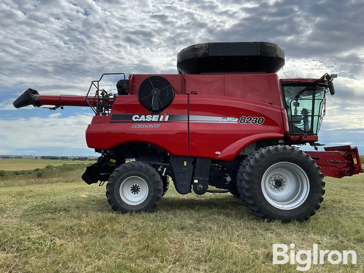 2013-case-8230-afs-2wd-combine-image-4