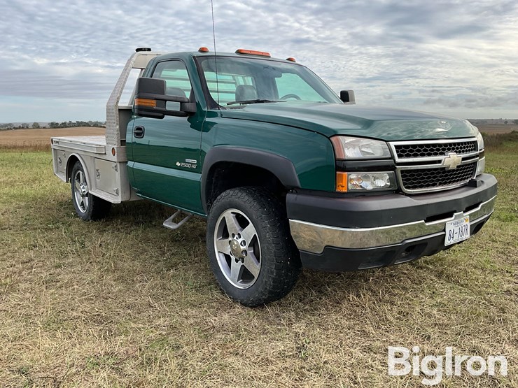 2006-chevrolet-silverado-2500hd-4x4-diesel-pickup-w/flatbed-image-3