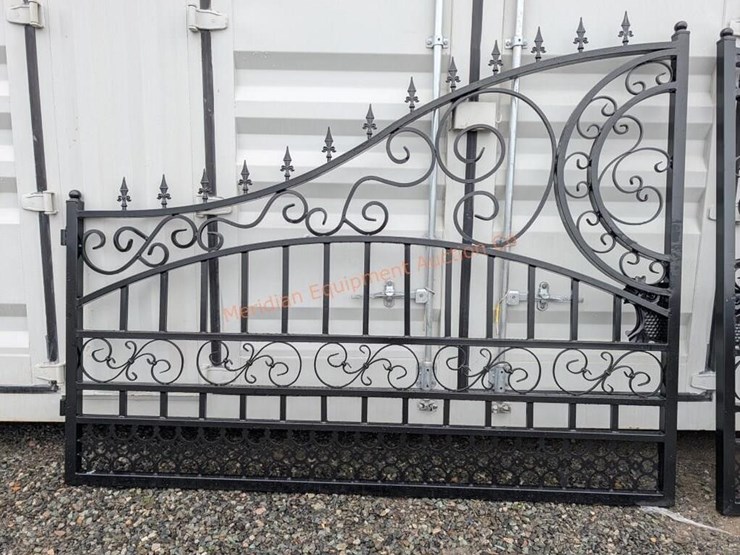 20'-bi-fold-decorative-gate-image-3