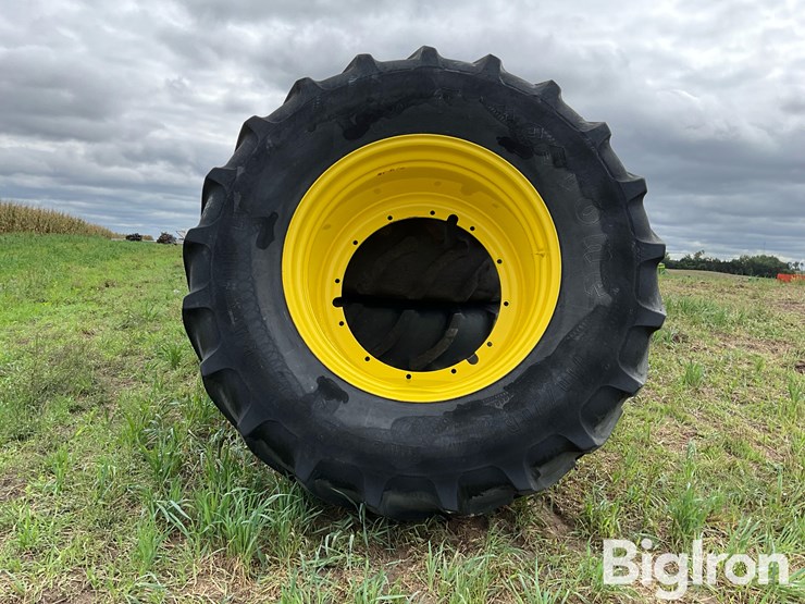 firestone-710/70r42-sprayer-flotation-tires-on-jd/titan-rims-image-4