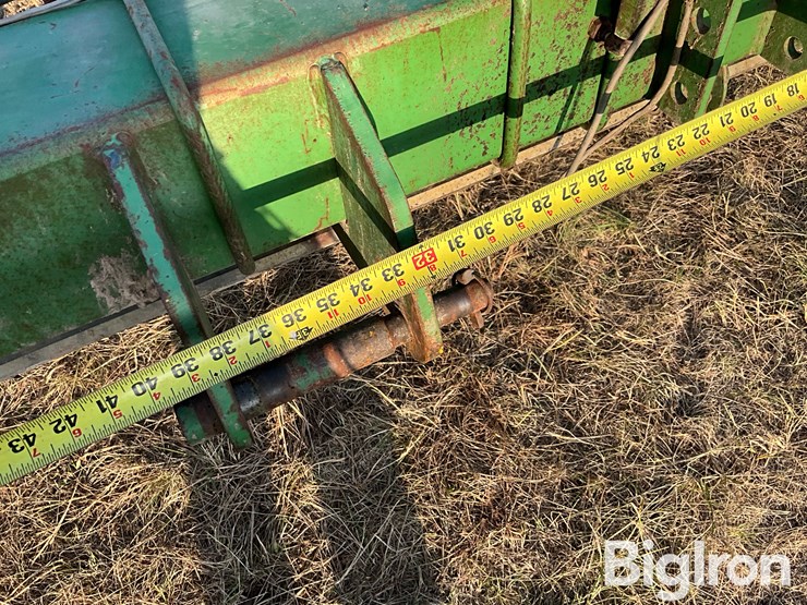 john-deere-7100-6r30”-3-pt-planter-image-14