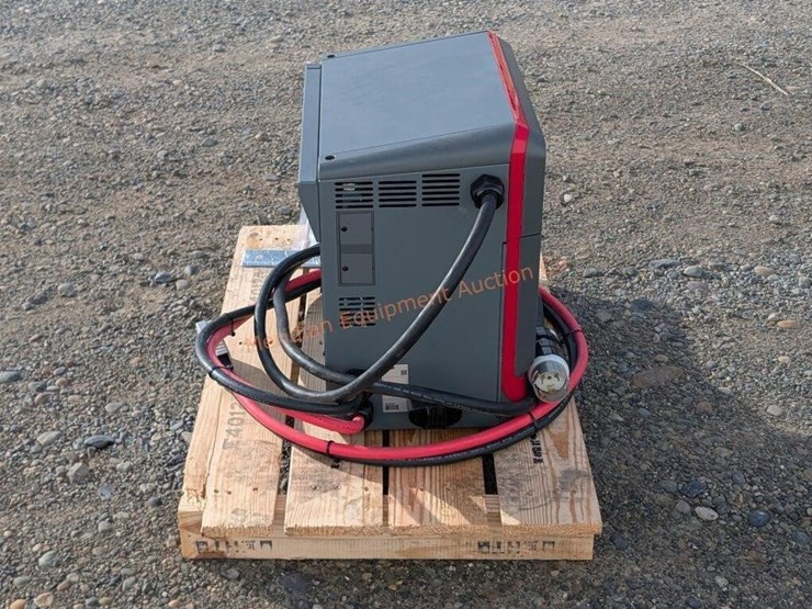crown-rc5535-35-stand-up-forklift-image-21