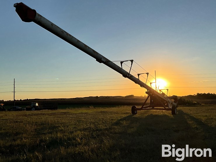 feterl-12x72-auger-w/swing-out-hopper-image-5