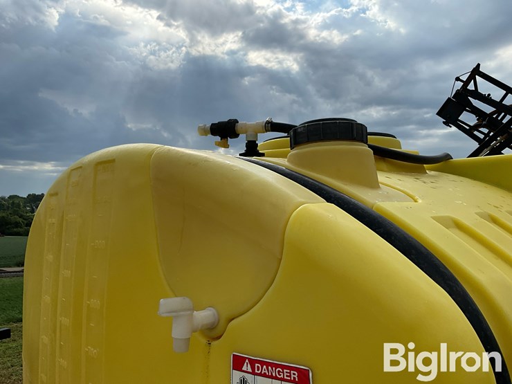 b&b-60’-1000-gal-pull-type-sprayer-image-17