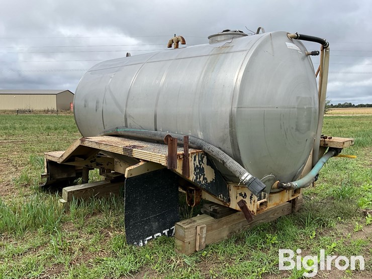 progress-1600-gal-stainless-steel-fertilizer-nurse-tank-on-truck-body-image-3