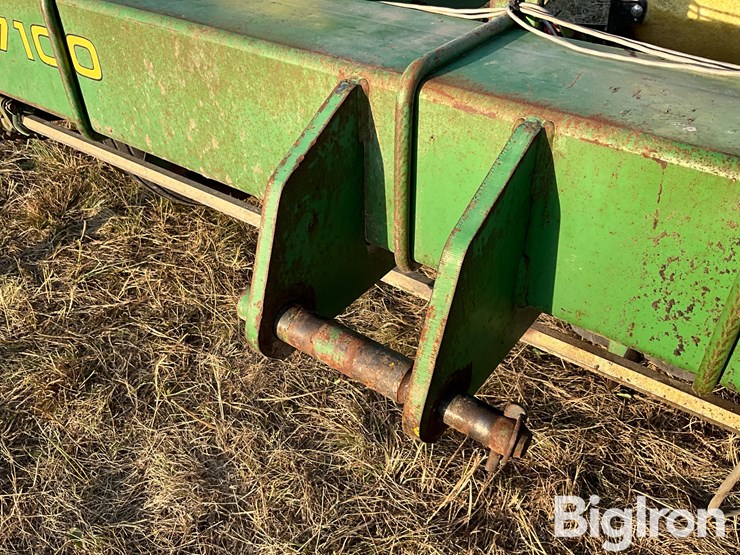 john-deere-7100-6r30”-3-pt-planter-image-13