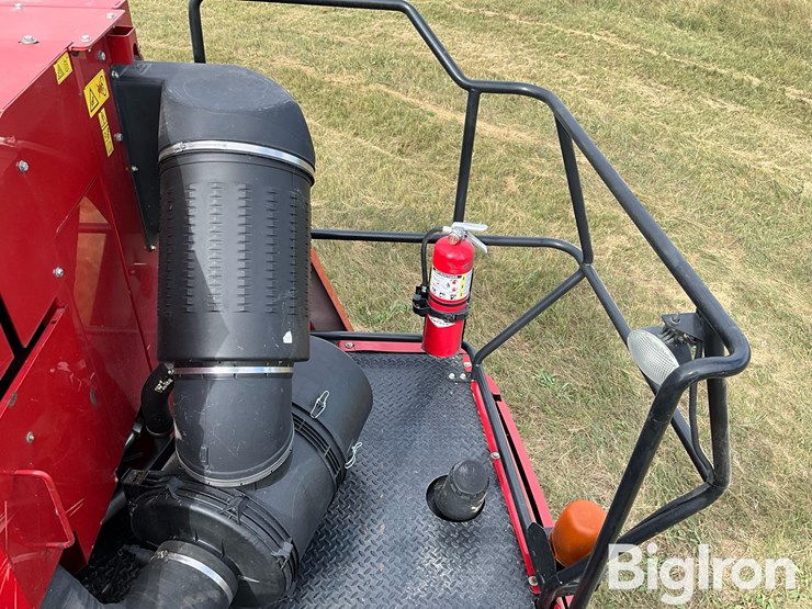 2013-case-8230-afs-2wd-combine-image-12