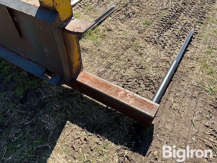 three-bale-spear-skid-steer-attachment-image-15