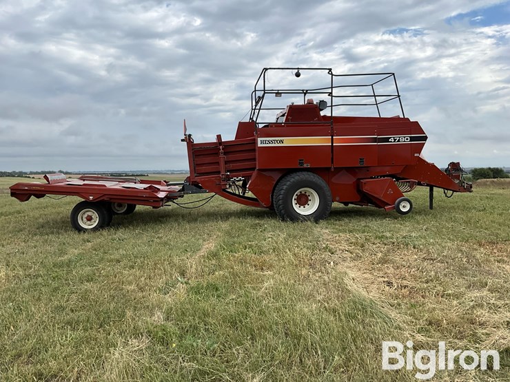 hesston-4790-big-square-baler-w/accumulator-image-4
