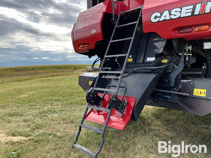 2013-case-8230-afs-2wd-combine-image-11