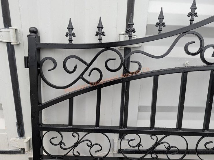 20'-bi-fold-decorative-gate-image-7