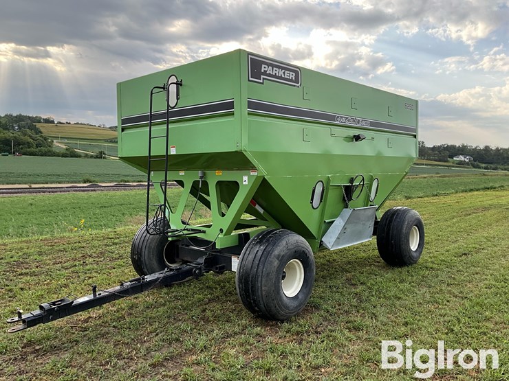 parker-6250-“grain-chariot”-gravity-wagon-image-1