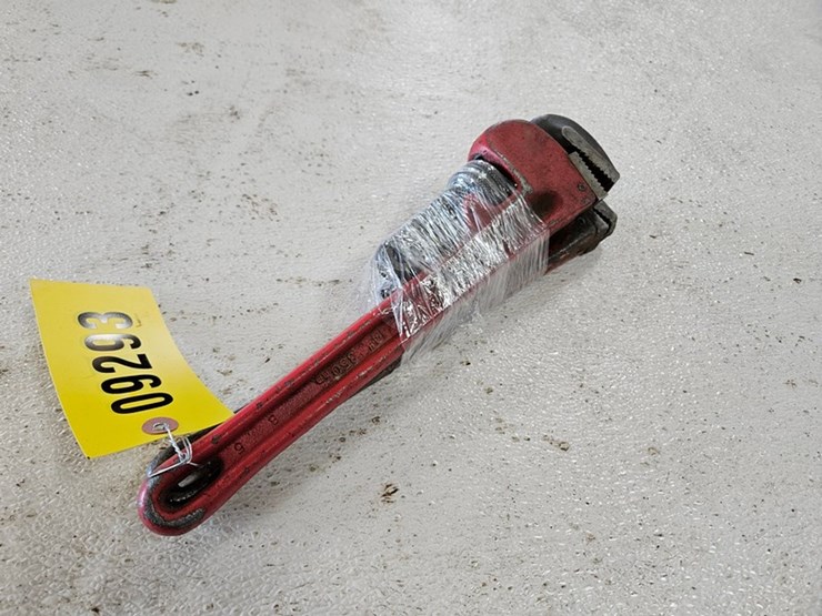 #9293-•-(2)-14"-pipe-wrenches-image-1