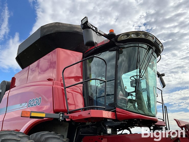 2013-case-8230-afs-2wd-combine-image-10