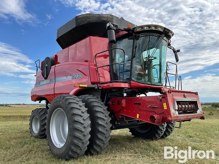 2013-case-8230-afs-2wd-combine-image-3