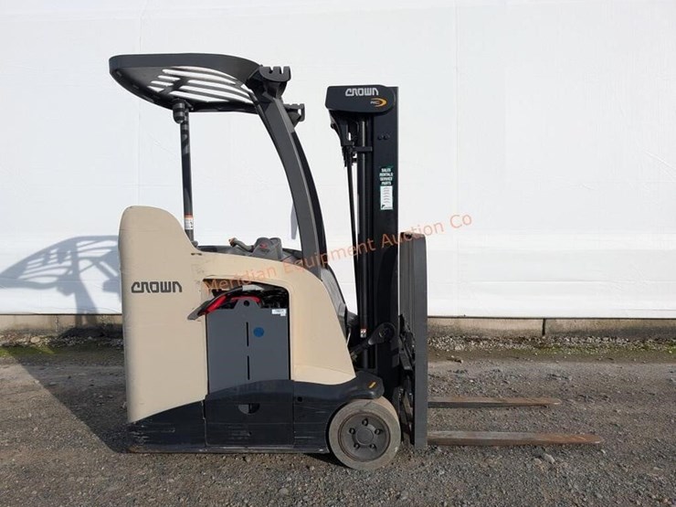 crown-rc5535-35-stand-up-forklift-image-25