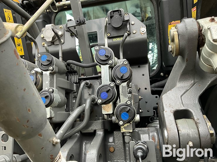 2013-challenger-mt685d-mfwd-tractor-image-17