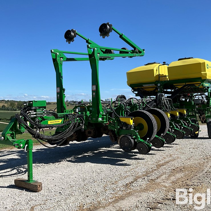 2022 John Deere 1775NT MaxEmerge 5 CCS 16R30” Planter