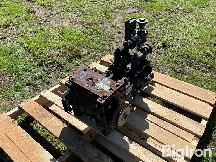 demco-lil’-thumper-double-fertilizer-piston-pump-image-5