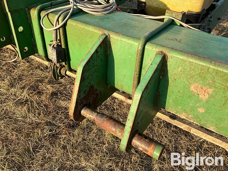 john-deere-7100-6r30”-3-pt-planter-image-10